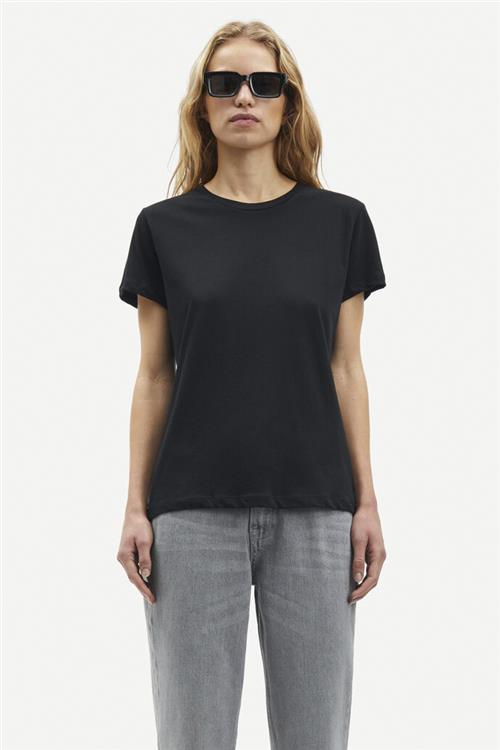 Se Samsøe Samsøe Solly tee Solid 205 Kvinde Black Kortærmede T-shirts Str M - hos Magasin ved Magasin