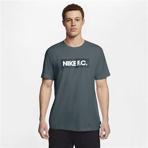 Se Nike F.c. Se11 Fodbold T Shirt M - T-shirts hos Magasin ved Magasin