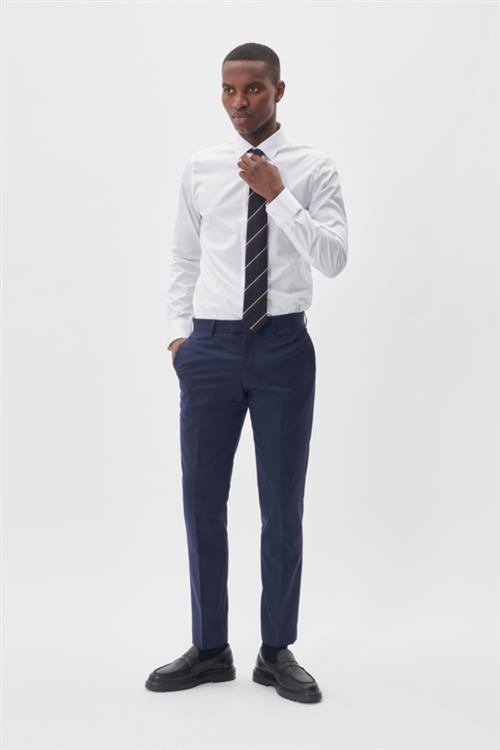 Se Matinique Las Stretch Suit Mand Blå Habitbukser Slim Fit Str 42/87 - hos Magasin ved Magasin