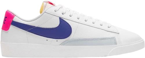 Se Nike Wmns Nike Blazer LOW Kvinde White/concord-hyper Pink-pure Sneakers Str 44 - Læder hos Magasin ved Magasin