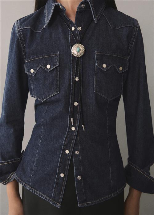 Se MANGO Chestpocket Denim Shirt Kvinde Open Blue Skjorter Str L Denim - hos Magasin ved Magasin