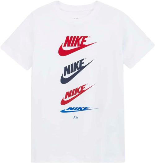 Nike B NSW TEE Futura Repeat Str 147-158 / L - White Kortærmede T-shirts Bomuld hos Magasin