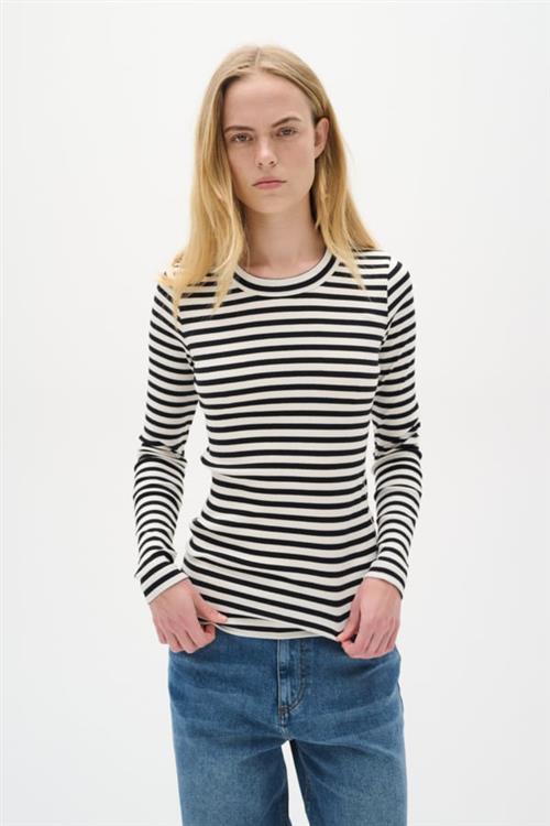 Se InWear Dagnaiw Striped Tshirt LS Kvinde Black / Whisper White Langærmede T-shirts Slim Fit Str L - hos Magasin ved Magasin