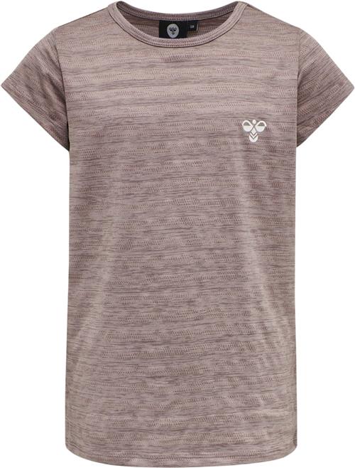 Se Hummel Sutkin Tshirt 116 - T-shirts hos Magasin ved Magasin