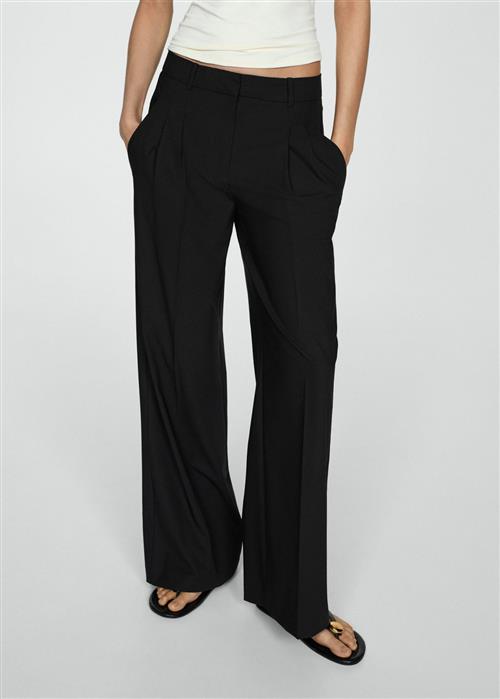 Se MANGO Pleated Straight Trousers Kvinde Black Bukser Str 38 - hos Magasin ved Magasin