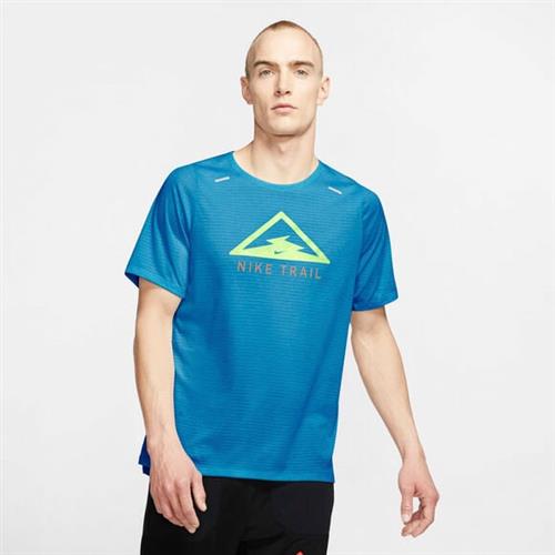 Se Nike Rise 365 Trail Running T Shirt. S - T-shirts hos Magasin ved Magasin