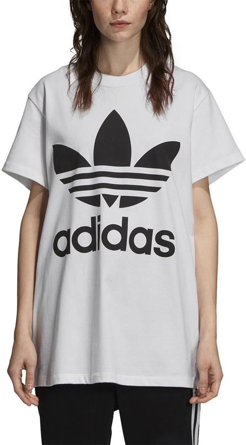 Se adidas Big Trefoil Tshirt 34 - Trænings T-shirts hos Magasin ved Magasin