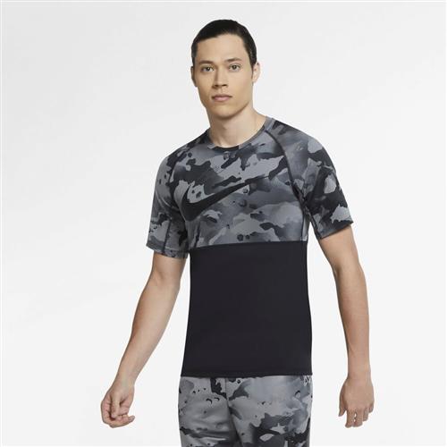 Se Nike Pro Camo T Shirt XL - T-shirts hos Magasin ved Magasin