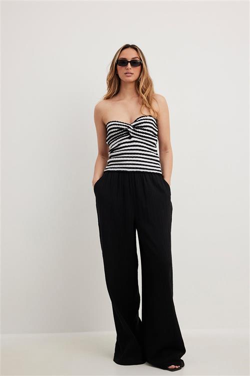 NA-KD Structured Flowy Elastic Waist Pants Kvinde Black Bukser Med Brede Ben Str EU 40 - hos Magasin