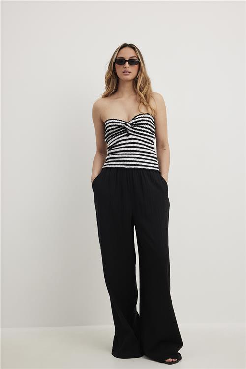 Se NA-KD Structured Flowy Elastic Waist Pants Kvinde Black Bukser Med Brede Ben Str EU 32 - hos Magasin ved Magasin