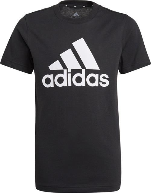 Se adidas Essentials Tshirt 152 - T-shirts hos Magasin ved Magasin