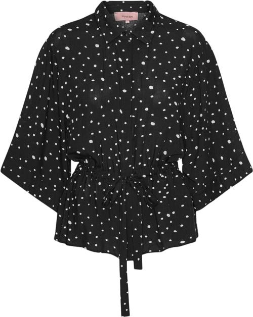 HUNKØN Kris Kimono Shirt Kvinde Black W/white Dots Skjorter Str XL - hos Magasin