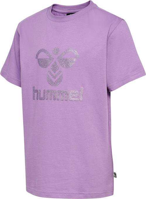 Se Hummel Hmltres Tshirt S/S Str 8 år / 128 cm - Diffused Orchid Kortærmede T-shirts hos Magasin ved Magasin