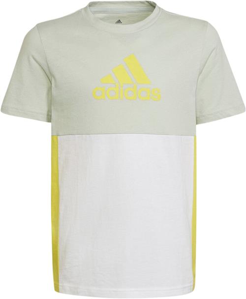 Se adidas Colourblock Tshirt 152 - T-shirts hos Magasin ved Magasin