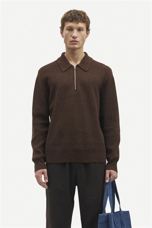 Se Samsøe Samsøe Saisaks HZ Polo 15010 Mand Chocolate Torte Sweaters Str L - hos Magasin ved Magasin