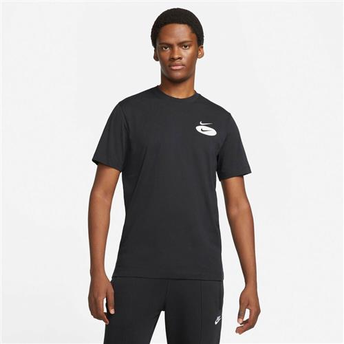 Se Nike Sportswear Swoosh League Tshirt XL - T-shirts hos Magasin ved Magasin