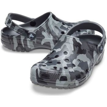 Se Crocs Classic Printed Camo Clog Grå US M5/W7 (EU 37-38) ved Timarco