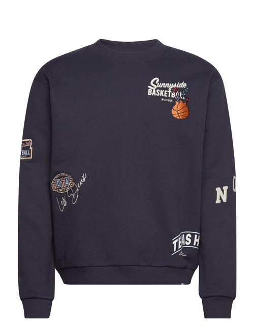 Se Les Deux Route Sweatshirt Les Deux Navy ved Booztlet