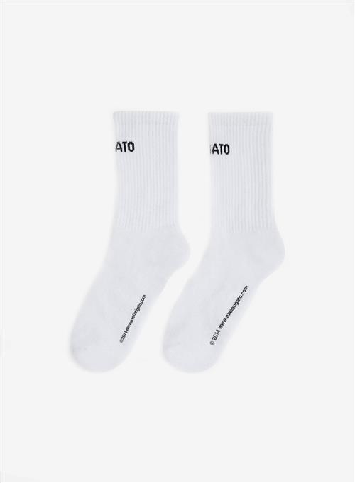 Se Axel Arigato Arigato Logo Tube Socks White ved Number Nine