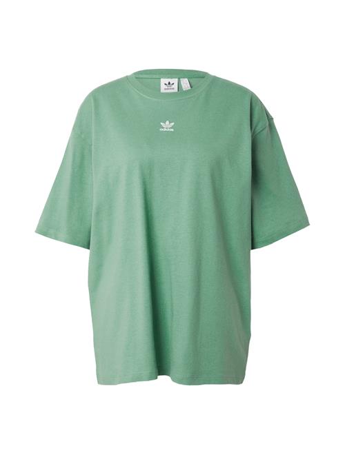 Se ADIDAS ORIGINALS Shirts 'Essentials'  grøn / hvid ved About You