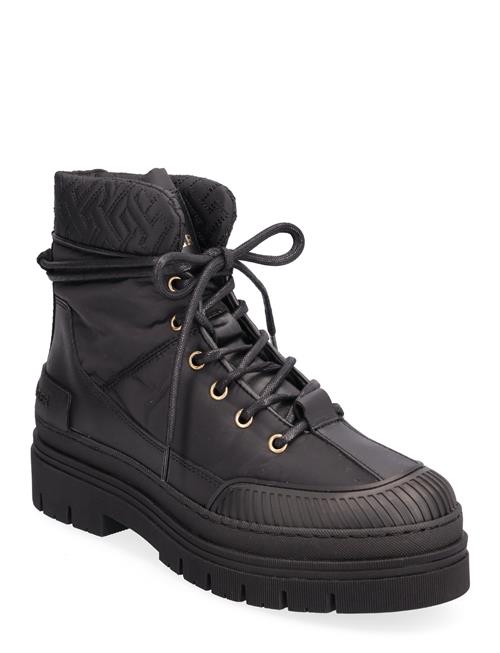 Se Tommy Hilfiger Th Monogram Outdoor Boot Tommy Hilfiger Black ved Booztlet