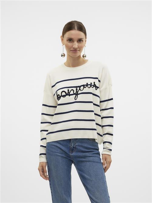 Se VERO MODA Pullover 'ARIA '  sort / hvid ved About You