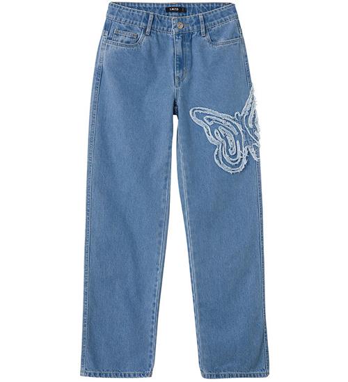 Se LMTD Jeans - NlfAppizza - Light Blue Denim m. Sommerfugl ved KidsWorld