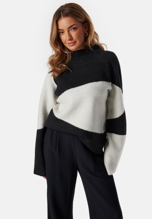 Se BUBBLEROOM Funnel Neck Knitted Sweater Black/Offwhite XL ved Bubbleroom