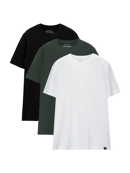 Se Pull&Bear Bluser & t-shirts  mørkegrøn / sort / hvid ved About You