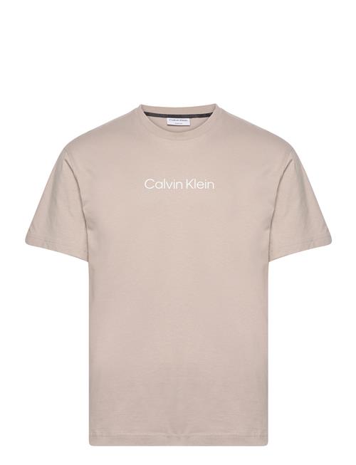 Se Calvin Klein Hero Logo Comfort T-Shirt Calvin Klein Beige ved Booztlet