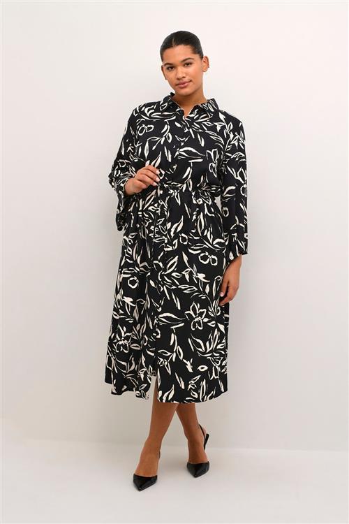 Kaffe Curve Kcflora Shirt Dress Kvinde Black/sand Painted Flower Maxi Kjoler Str 44 - hos Magasin