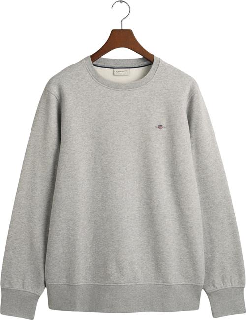 Se Gant REG EMB Archive Shield Cneck Mand Grey Melange Sweatshirts Str 2XL - hos Magasin ved Magasin