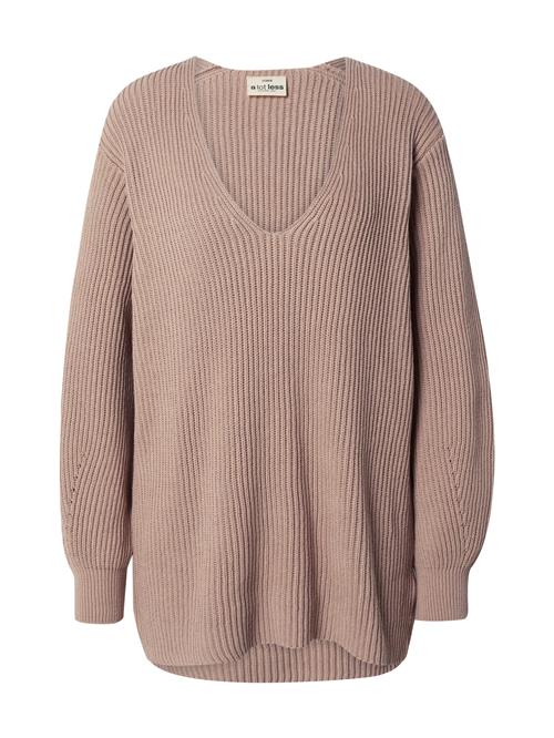 Se A LOT LESS Pullover 'Emmy'  nude ved About You