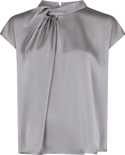 Se Neo Noir Fleur Drapy Satin Blouse Kvinde Grey Toppe Str 38 - hos Magasin ved Magasin