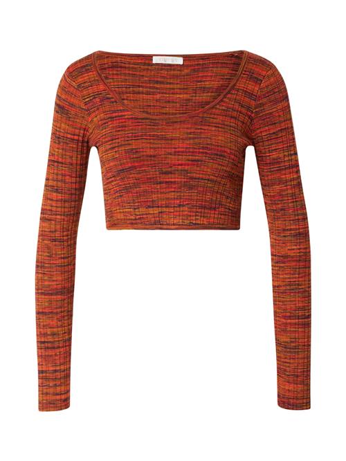 Se GUESS Pullover 'ANIKA'  blandingsfarvet / rød ved About You