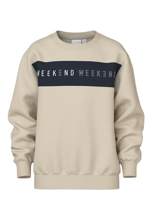 Se NAME IT Sweatshirt 'NKMVance'  beige / natblå / hvid ved About You