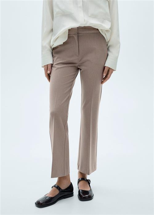 Se MANGO Flared Flowing Trousers Kvinde Medium Brown Bukser Plus Size Str 42 - hos Magasin ved Magasin