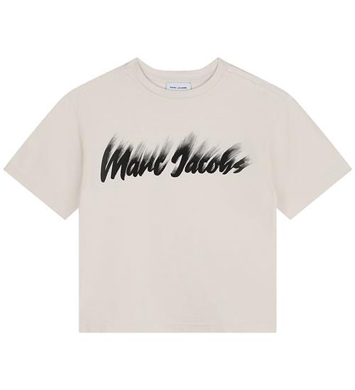 Se Little Marc Jacobs T-shirt - Sand m. Sort ved KidsWorld