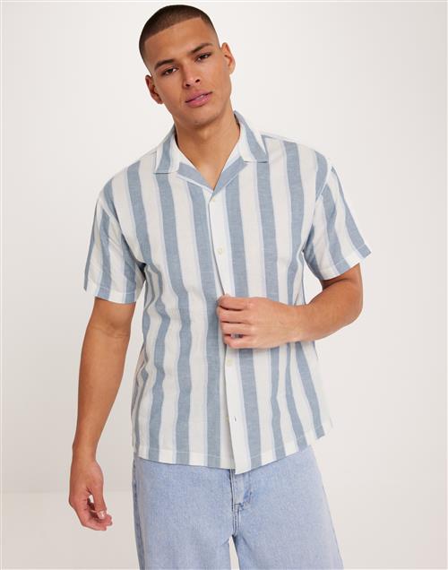 Jack & Jones Jprccsummer Stripe Resort Shirt S/S Kortærmede skjorter Blå