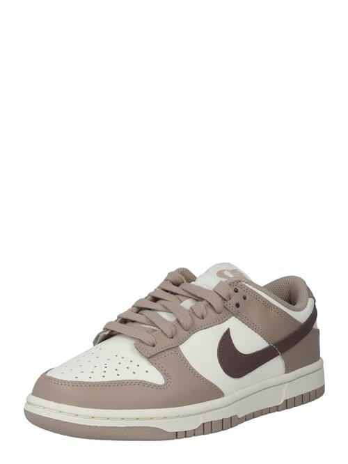 Se Nike Sportswear Sneaker low 'Dunk'  taupe / blomme / offwhite ved About You