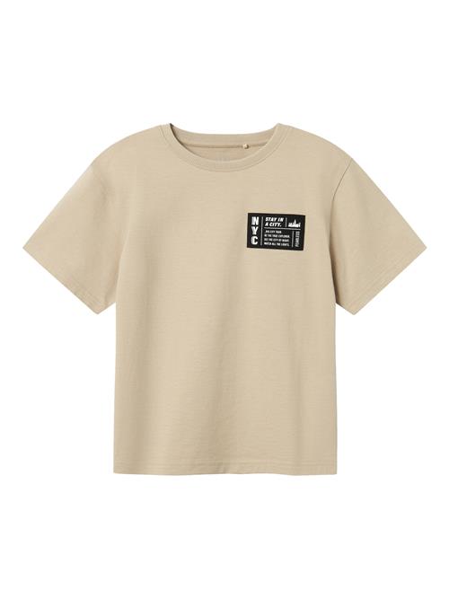 Se NAME IT Shirts 'VECTOR'  mørkebeige / sort / hvid ved About You