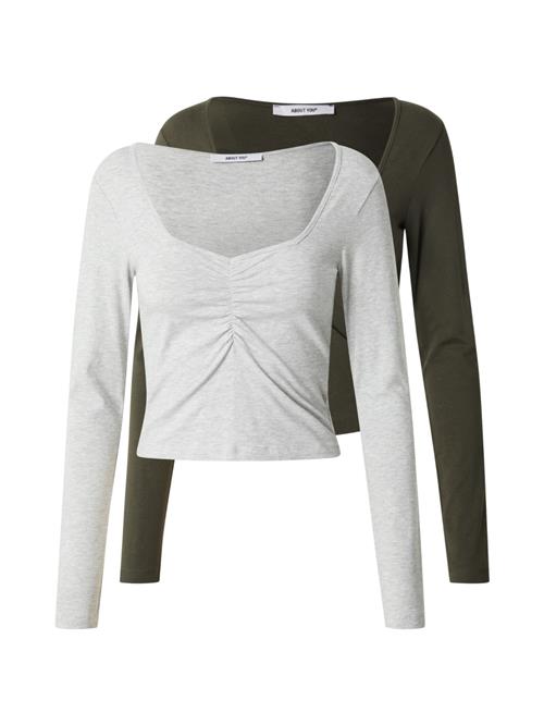 Se ABOUT YOU Shirts 'Gwen'  grå-meleret / khaki ved About You