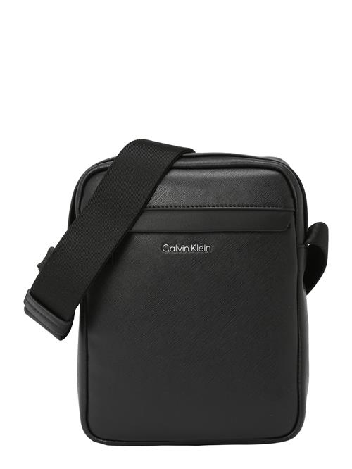 Calvin Klein Skuldertaske 'MUST'  sort