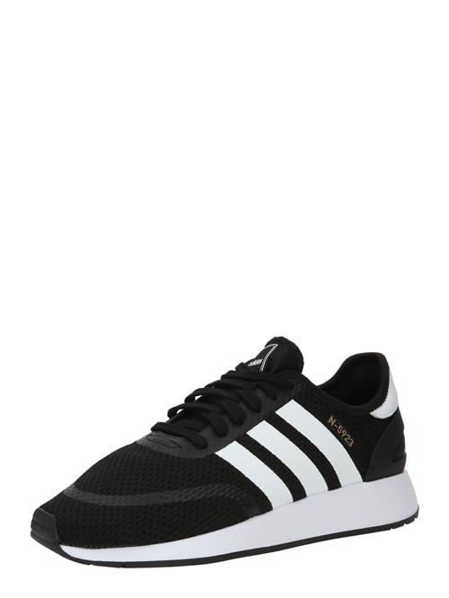 Se ADIDAS SPORTSWEAR Sneaker low 'N-5923'  sort / hvid ved About You