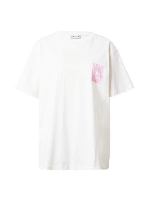 Se OH APRIL Shirts 'Boyfriend T-Shirt Off White Breezy'  lyserød / hvid ved About You