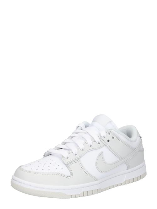 Se Nike Sportswear Sneaker low 'DUNK LOW'  hvid ved About You