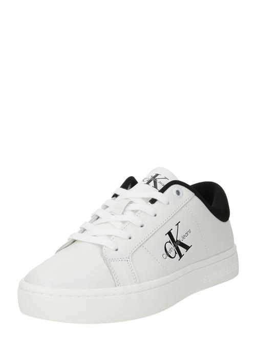 Se Calvin Klein Jeans Sneaker low 'Classic'  sort / hvid ved About You