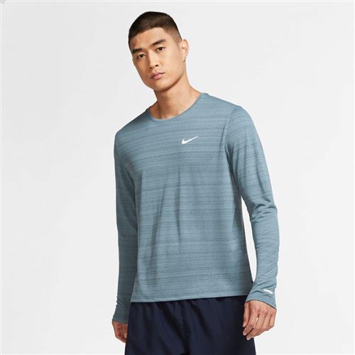 Se Nike Drifit Miler - Langærmet Løbetrøje. S - T-shirts Polyester hos Magasin ved Magasin