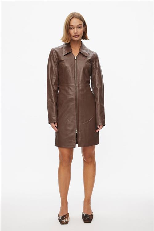 Oval Square Deep Leather Zip Dress Kvinde Cappucino Kjoler Str XS - hos Magasin