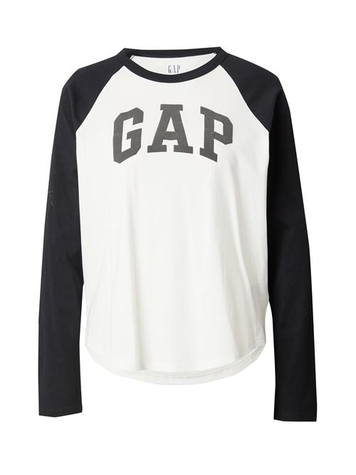 Se GAP Shirts  sort / hvid ved About You